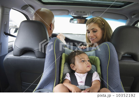 Young family with small girl (12-18 months) sitting in car Young family with small girl (12-18 months) sitting in car 10352192