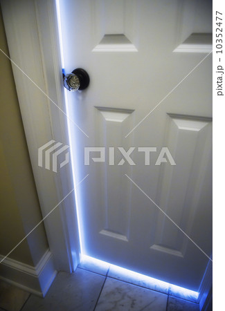 Sunlight shining through open door  10352477