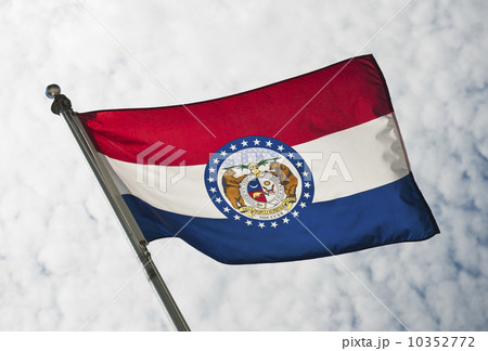 USA, Missouri State flag against sky 10352772