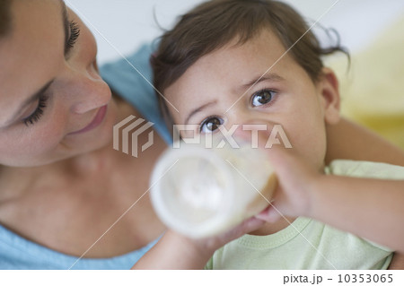Mother feeding baby daughter (12-18 months) Mother feeding baby daughter (12-18 months) 10353065