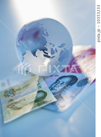 Globe on Chinese currency 10353233