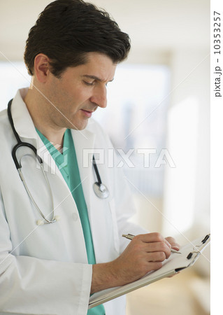 USA, New Jersey, Jersey City, Male doctor writing medical report USA, New Jersey, Jersey City, Male doctor writing medical report 10353257