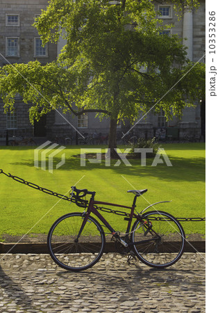 Bicycle in front of Trinity College 10353286
