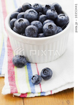 Bowl of blueberries 10353441