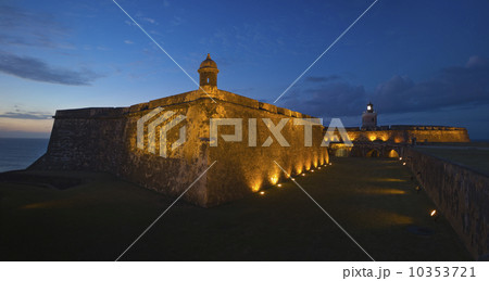 Puerto Rico, Old San Juan, Fort San Felipe del Morro at sunset Puerto Rico, Old San Juan, Fort San Felipe del Morro at sunset 10353721