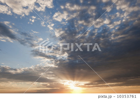 USA, South Dakota, Cloudscape at sunset 10353761