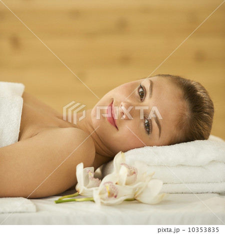 USA, New Jersey, Jersey City, Portrait of young woman in spa 10353835