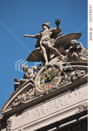 Statues on top of Grand Central Terminal building 10354037