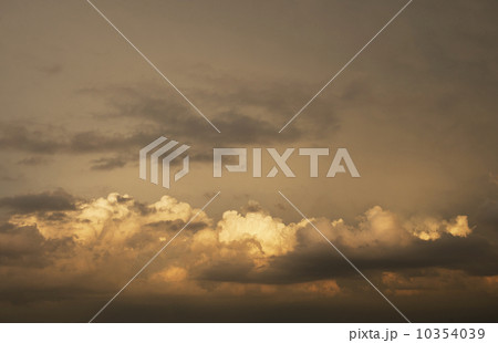 USA, South Dakota, Badlands National Park, Clouds at sunset USA, South Dakota, Badlands National Park, Clouds at sunset 10354039