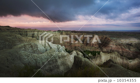 USA, South Dakota, Thick gray clouds over mountains in Badlands National Park 10354355