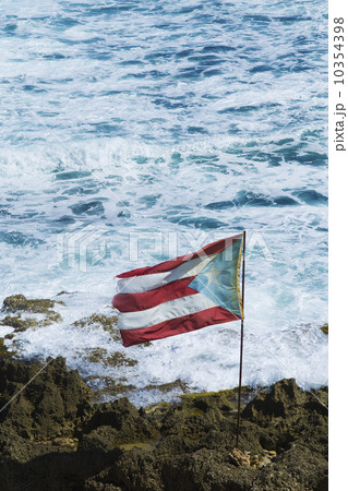 Puerto Rico, Old San Juan, flag of Puerto rice on sea coast 10354398