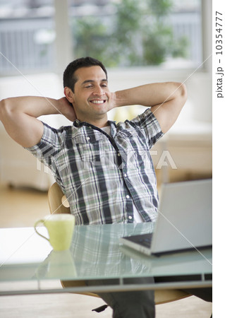 Man looking at laptop Man looking at laptop 10354777