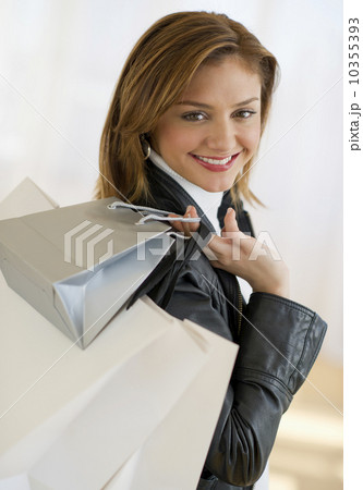USA, New Jersey, Jersey City, Portrait of young woman with shopping bags USA, New Jersey, Jersey City, Portrait of young woman with shopping bags 10355393
