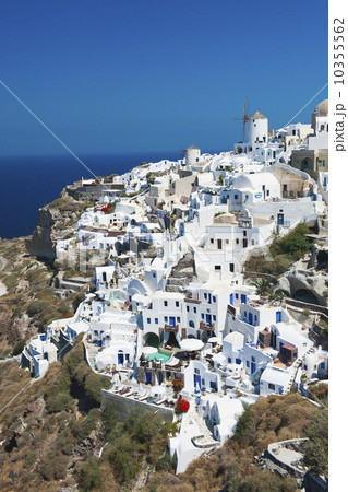 Greece, Cyclades Islands, Santorini, Oia, Town at coast 10355562