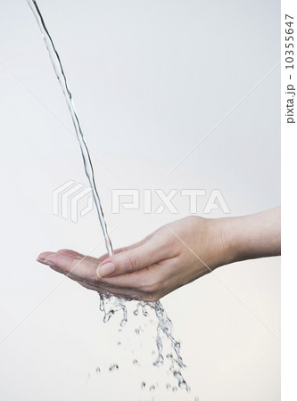 Close up of woman's hands under splashing water 10355647
