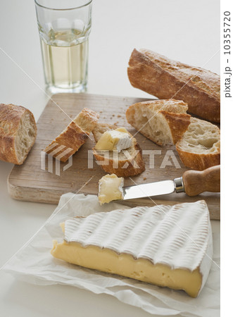 Cheese and baguette on table 10355720