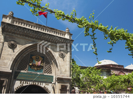 Turkey, Istanbul, Grand Bazaar entrance 10355744