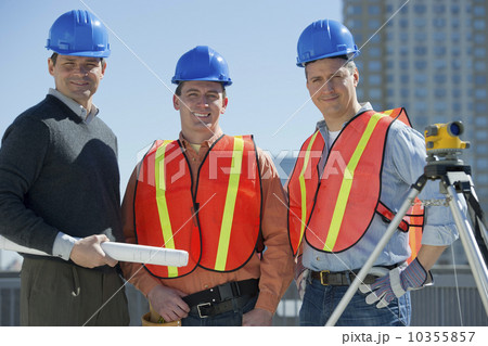 USA, New Jersey, Jersey City, portrait of three construction workers 10355857