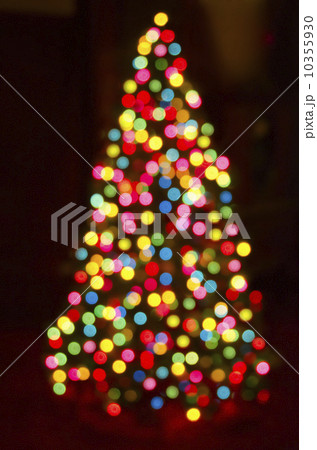 Defocused Christmas tree with colorful lights 10355930