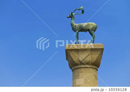 Greece, Rhodes, Deer statue in Mandraki Harbor Greece, Rhodes, Deer statue in Mandraki Harbor 10356128