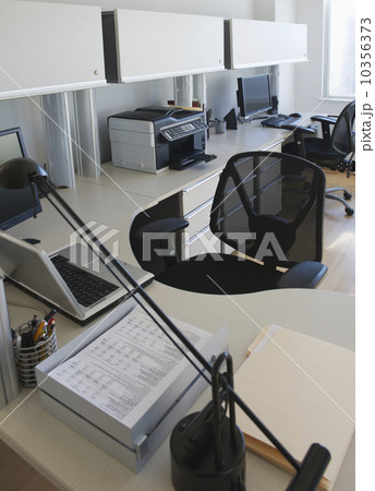 Empty office 10356373