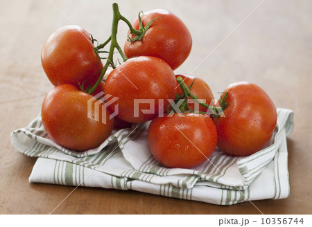 Fresh tomatoes on table Fresh tomatoes on table 10356744