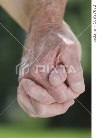 Senior couple holding hands, close-up 10357022
