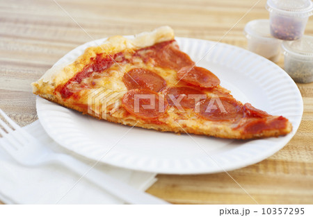 Slice of pepperoni pizza on plate 10357295