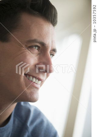 USA, New Jersey, Jersey City, portrait of mid adult man smiling 10357592