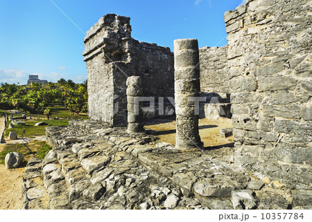 Ancient Mayan ruins 10357784