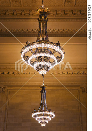 USA, New York State, New York City, Chandelier in Grand Central Station USA, New York State, New York City, Chandelier in Grand Central Station 10357938