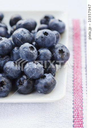 Studio shot of blueberries 10357947