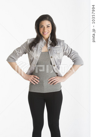 Studio portrait of young woman 10357994