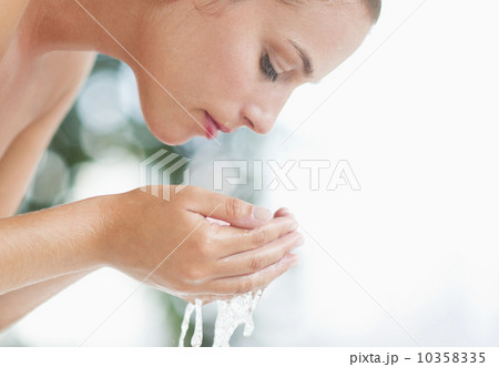 Woman washing face 10358335