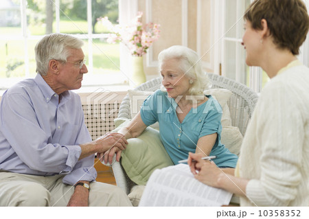 Nursing assistant talking with seniors in Nursing home 10358352
