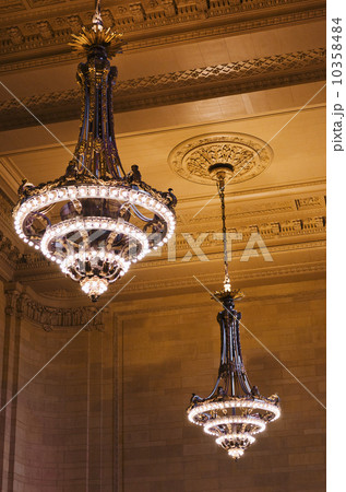USA, New York State, New York City, Chandelier in Grand Central Station USA, New York State, New York City, Chandelier in Grand Central Station 10358484