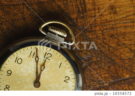 Old-fashioned pocket watch, studio shot 10358572