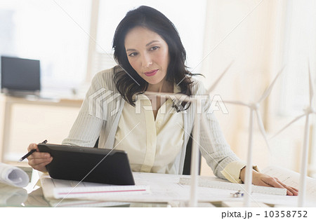Architect working in office 10358752