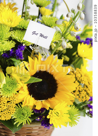 Bouquet of flowers with card 10358839