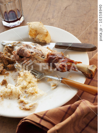 Studio shot of turkey leg with potatoes Studio shot of turkey leg with potatoes 10358940