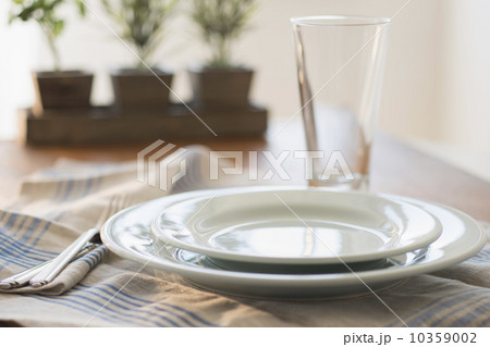 Close up of place setting 10359002