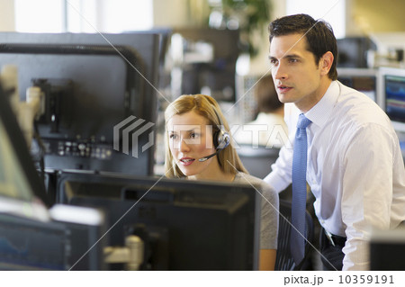 Traders at trading desk 10359191