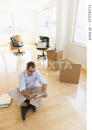 Businessman using tablet in new office Businessman using tablet in new office 10359311