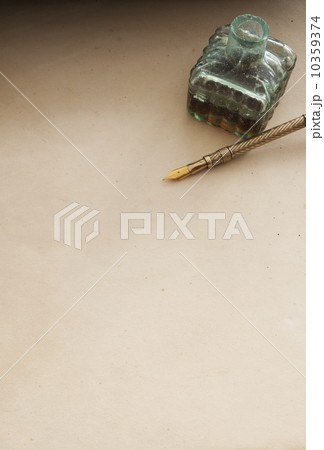 Close up antique ink well and pen 10359374