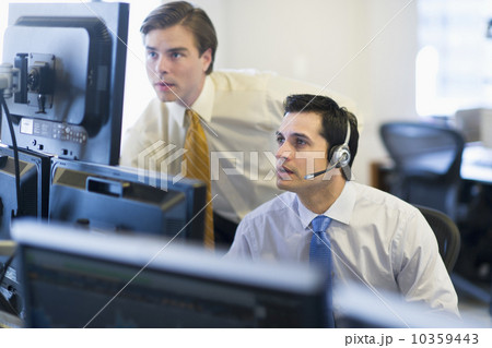 Traders at trading desk 10359443