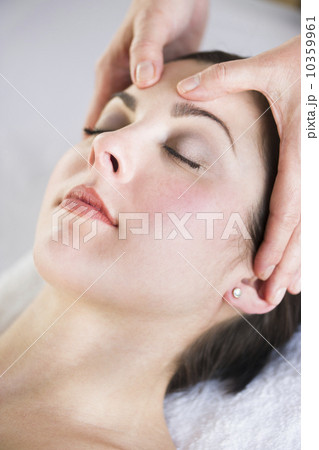 Woman receiving face massage 10359961