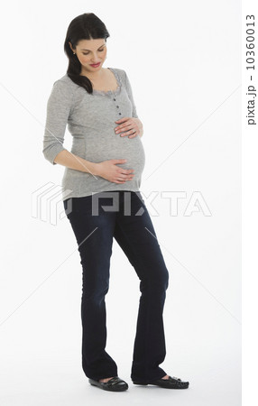 Studio shot of pregnant woman 10360013