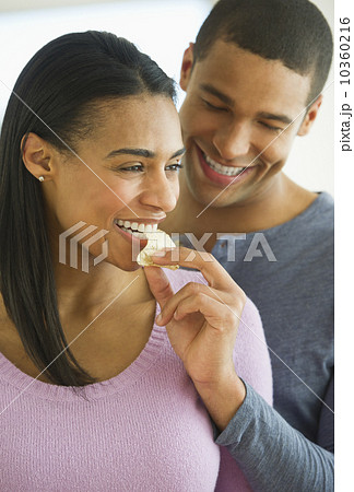 Couple eating potato chips 10360216