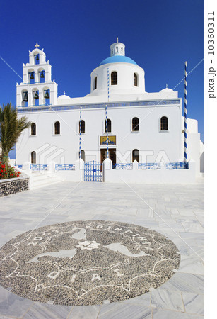 Greece, Cyclades Islands, Santorini, Oia, Church with stone mosaic Greece, Cyclades Islands, Santorini, Oia, Church with stone mosaic 10360311