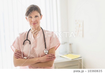 Portrait of female doctor Portrait of female doctor 10360635